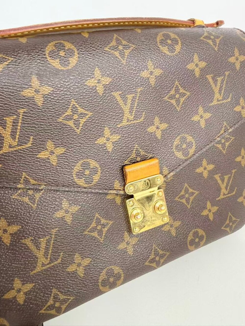 Louis Vuitton Pochette Metis - Picture 10 of 13